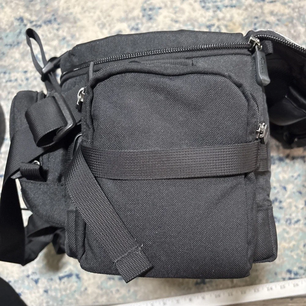 Lowepro Compact AW Camera Shoulder Bag - Black Multiple Padded Pockets Great Bag